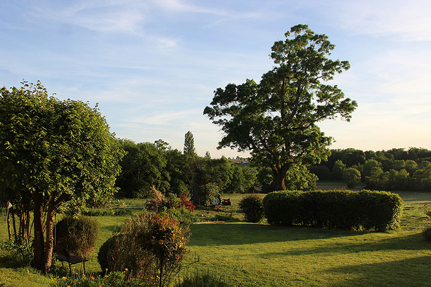 Labeyrie-bnb-garten-truck-llr Labeyrie BnB vue du jardin